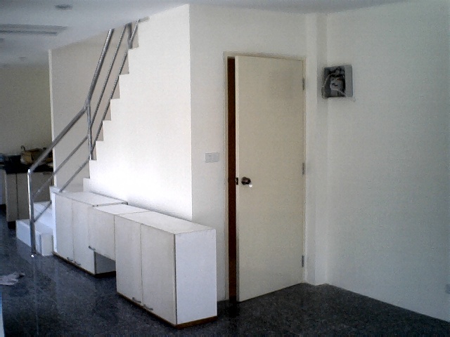 View full-size image