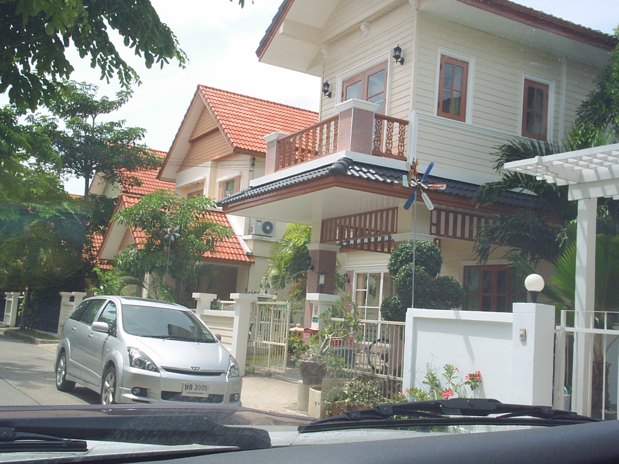 View full-size image